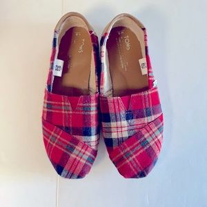 Size 8 plaid Toms